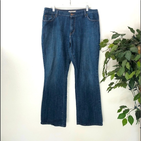 PLUS Levi’s Relaxed Boot Cut 550 Jeans - Picture 1 of 7